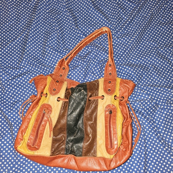 Size 11 in men's pumas like new worn only a few times 30$. Jewelry box like new. - Picture 7 of 15